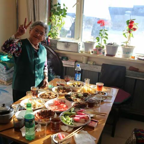 2017年正月初二，看望老妈妈。祝福老妈妈新年快乐，身体健康，心想事成