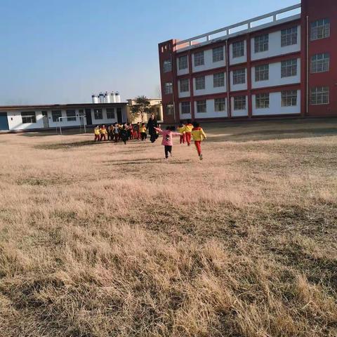 新的希望，爱的阳光，与孩子们一起成长！