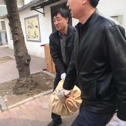 市林业局组织党员志愿者开展志愿服务活动