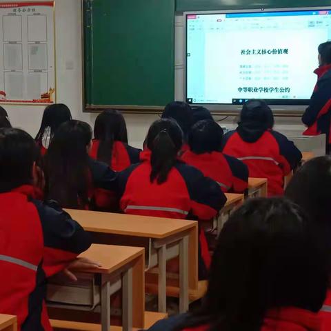 入学教育促规范，以梦为马赴青春——中药2102班