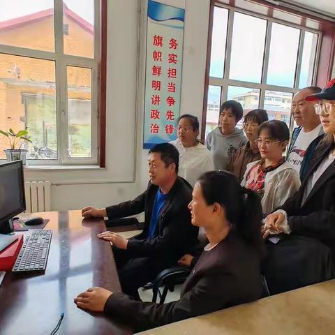 第五社区组织观看警示教育片《“赶考”路上》第一集《有腐必反》学习教育活动