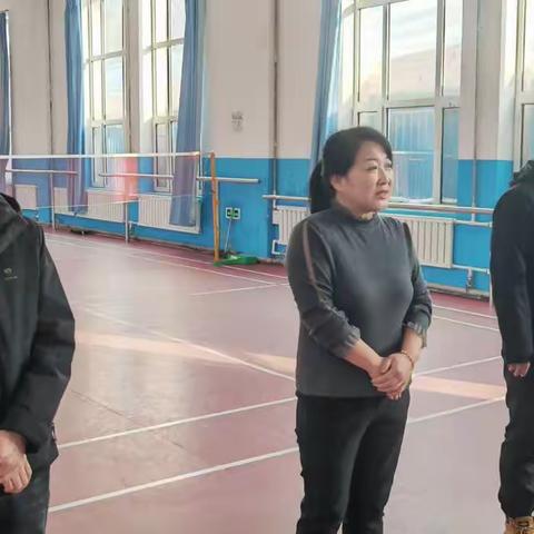 社区服务中心工会开展“激情绽放  “羽”你共享”羽毛球邀请赛活动