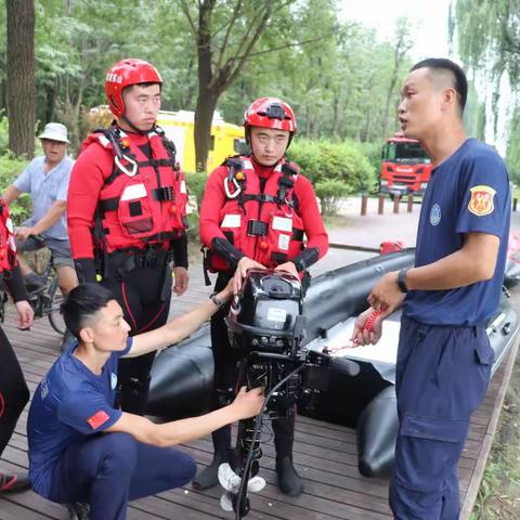 乘风破浪砺精兵--民主街消防救援站开展水域救援训练