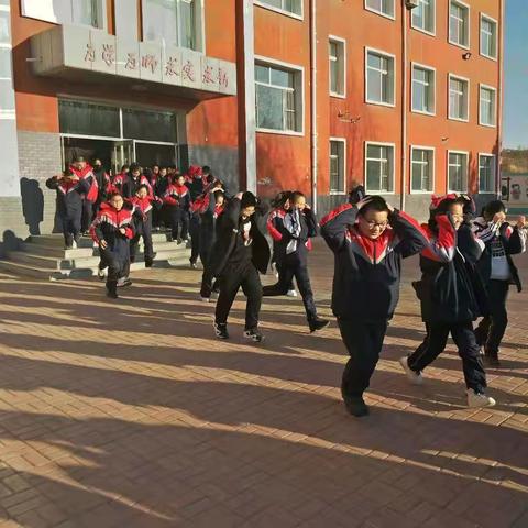 公主岭市第七中学举行“应急疏散演练”活动