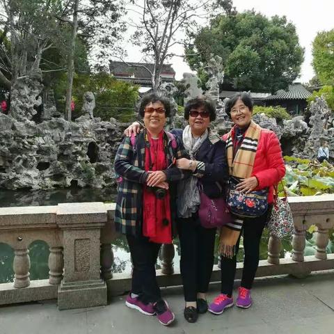 姐妹欢聚在上海