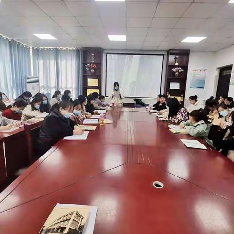 “凝心聚力促教研，有效复习迎期末”——龙湖国际城小学语文组主题教研活动