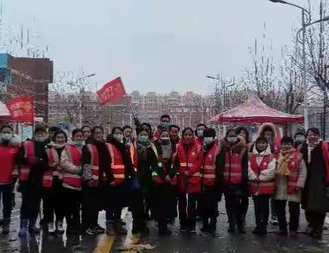 冬日里最靓丽的一道风景线！一年级二班安全护岗志愿者！