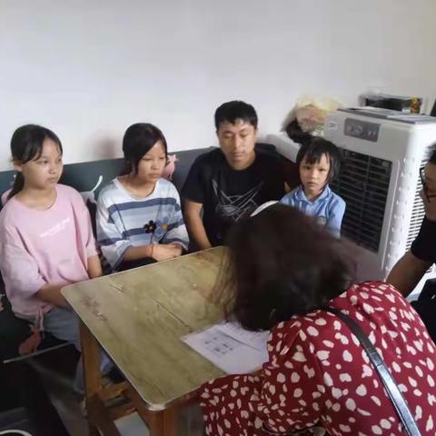 吉首市双塘中学扎实开展秋季开学大走访活动