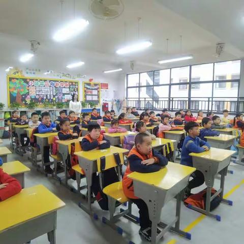 《我向党旗敬个礼》                      ——博才小学2008中队亲子课堂记