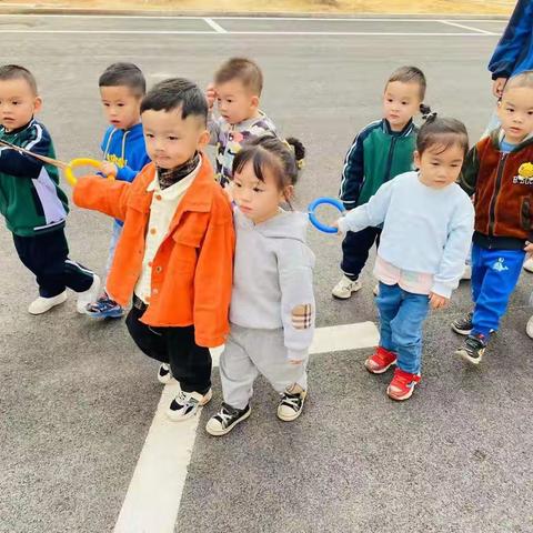 走进三中，畅游深秋，拥抱自然，感悟成长——冶城附幼小（2）班