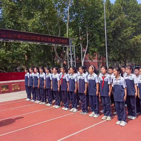 挥洒汗水  磨练意志  收获成长——新世纪六年级三班军训