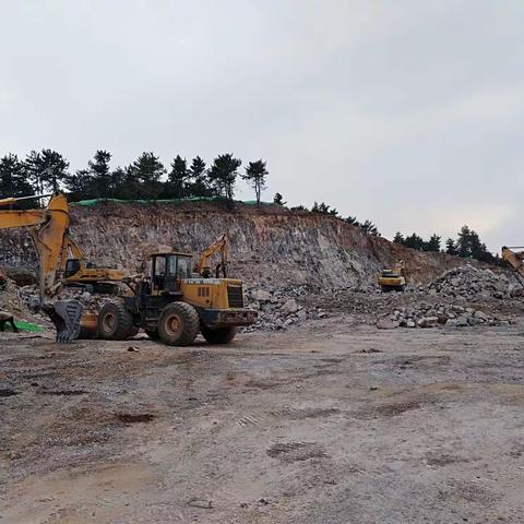 水利局张红卫局长就饮水安全工程进度和在建水利工程安全情况进行督促检查