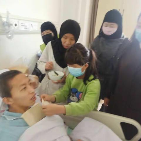 点滴关怀暖人心——西宁市育才学校师生探望马瑞豪