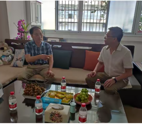 “中秋”慰问老党员 民革关怀暖人心—民革美兰一支部开展“中秋”慰问老党员活动