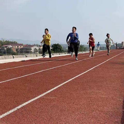 五星中学片举行中小学田径运动会