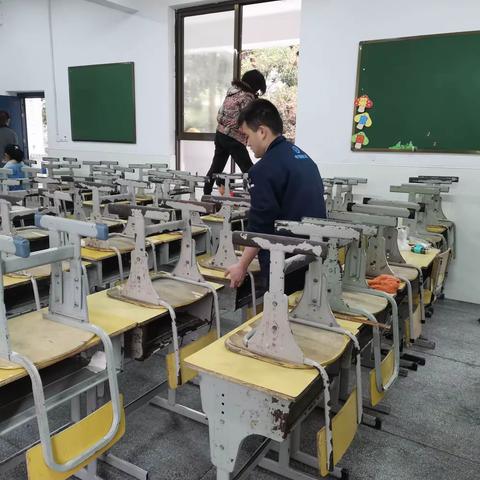 新学期，新气象——记南方三小二六班开学大扫除