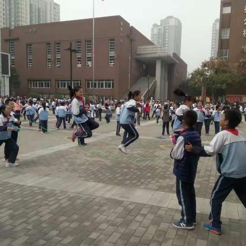 大课间，跳起来！