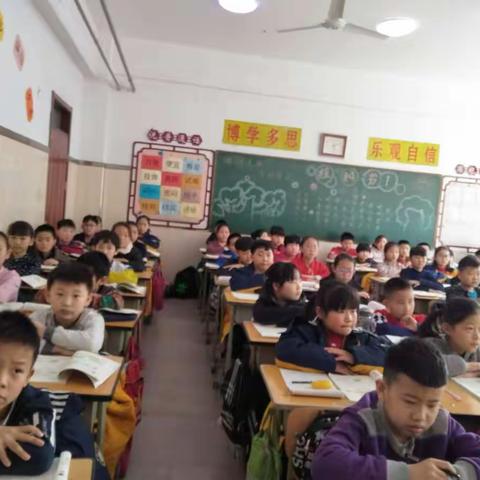 四年级推进“自主化、精细化”管理————推门听课