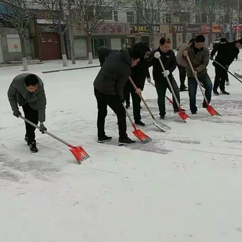 政府督查室对全县各单位积雪清扫工作进行督导检查