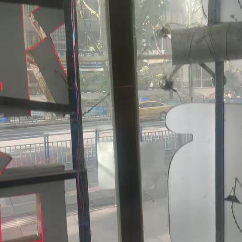 2023年4月29至5月2日我们来一次说走就走的旅游，乘弟胜龙专车赴重庆玩，游了人民解放碑丶重庆大桥等地。