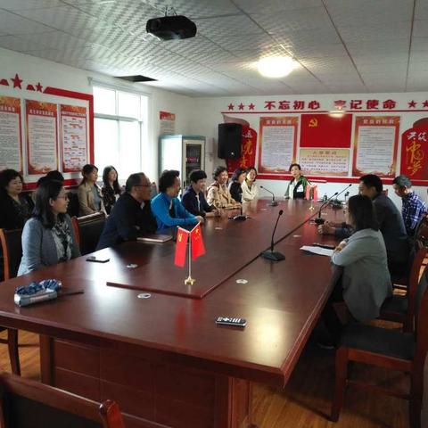 市人大常委会机关开展 “走进贫困村、共度扶贫日”活动