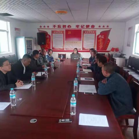 市人大代表到北峪村考察调研柴胡种植工作