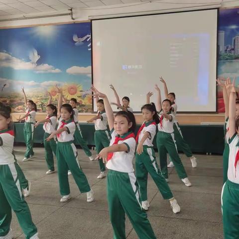 睿智思辨，明理求真五年级读书节之辩论赛