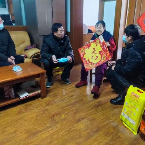 聚贤街社区“双报到”单位济南市行政审批服务局走访社区困难党员、群众