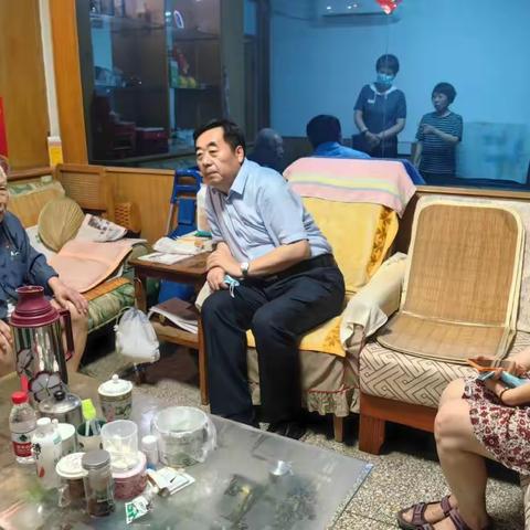 济南市行政审批服务局到纬北路街道聚贤街社区开展“双报到”活动