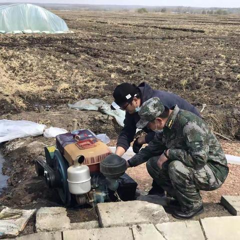 铁力农场有限公司工会干部助农保春种 唱响劳动最强音