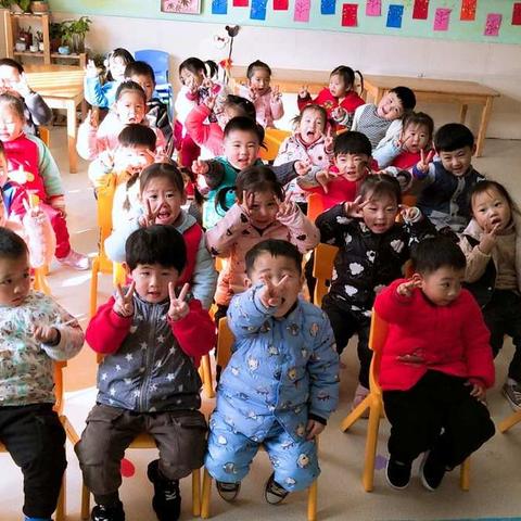 商幼华松时代幼儿园“苗二班”欢歌笑语，共同成长