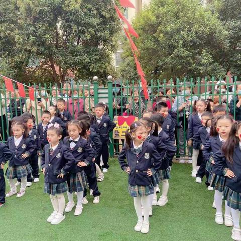 商幼华松时代幼儿园朵二班“朝气蓬勃”的十月