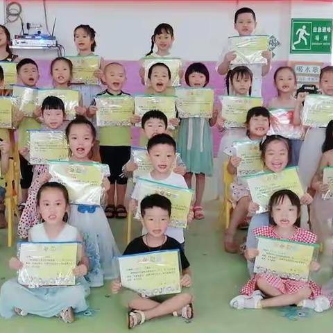 七色花幼儿园                       2020大二班毕业座谈会