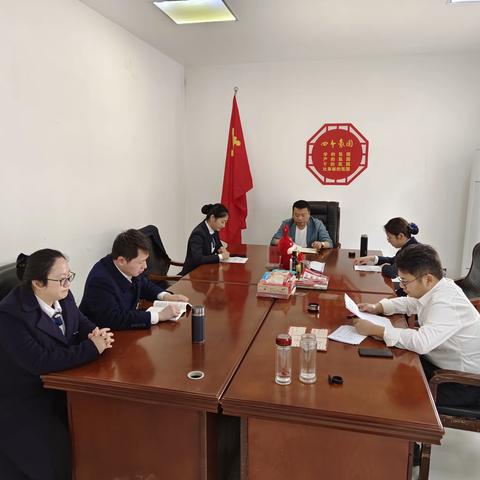 凝心聚力，变掌为拳