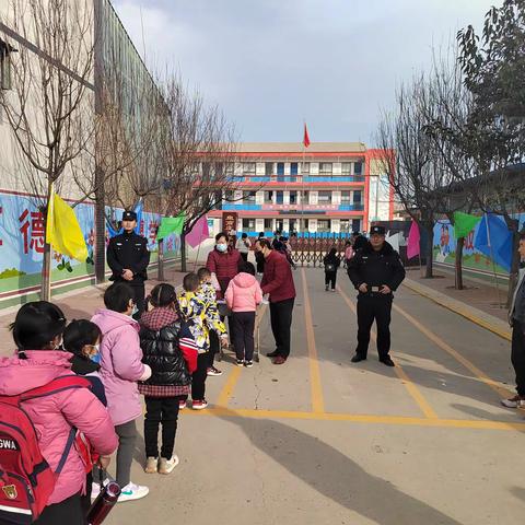 【编织安全网 护校新气象】