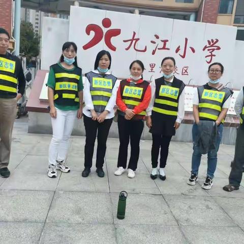 风雨无阻  为爱守护———九江小学八里湖校区五（4）班志警护校