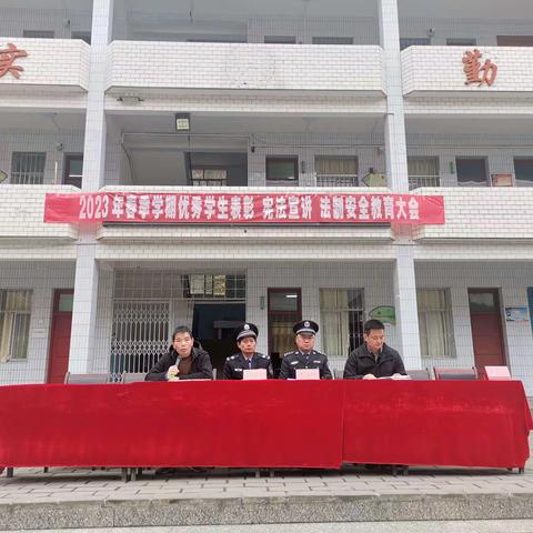 “卯”足干劲启新程，“兔”飞猛进谱新篇    柴坪镇九年一贯制学校开学典礼暨法治教育大会