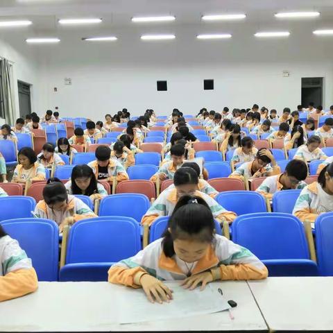 海南东坡学校成功举行八年级英语阅读理解竞赛活动