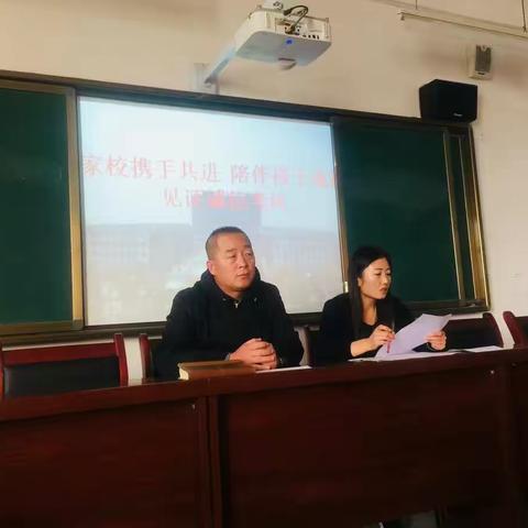 【家校携手篇】家长参与监考，见证诚信考风。