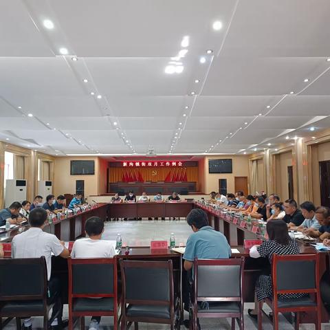 听取汇报 助推垃圾分类工作