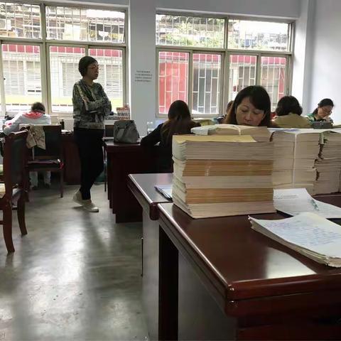 推进校本教研，搭建成长平台