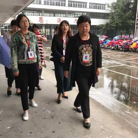 驻马店市第十一小学校长蒋琴亮到老地高校区检查指导工作