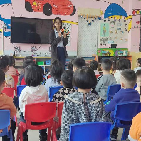 科信小天才幼儿园——“童心扮靓女神节”