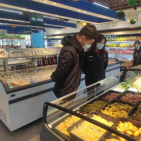 王局带队对辖区疫情防控措施落实不到位商户予以停业整顿
