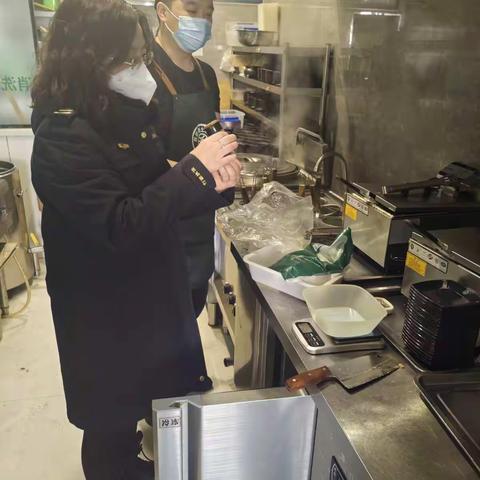 东城市场监管所对消费者投诉进行现场检查