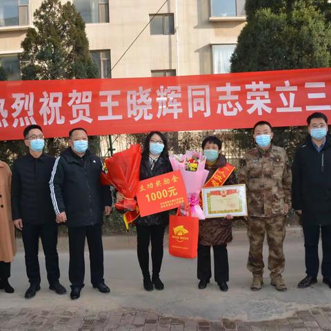 “佳节送喜报  情暖军属心”，—阳泉市城区退役军人事务局为立功受奖军人家属送喜报