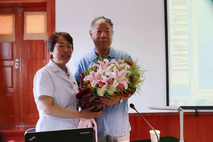 關于北京中醫醫院張炳厚醫療團隊成員號販子—加微信咨詢掛號!的信息 關于北京中醫醫院張炳厚醫療團隊成員號販子—加微信咨詢掛號!的信息