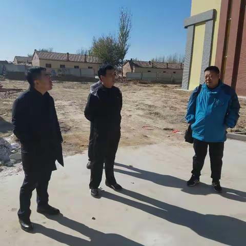 关永亮副行长一行赴浩彤房地产开发的“新农村”项目进行实地考察