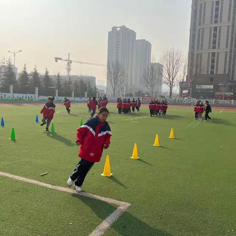 健康趣运动 ，快乐满校园——新泰市平阳小学（集团）平阳实验学校落实春季开学学生体能恢复训练计划