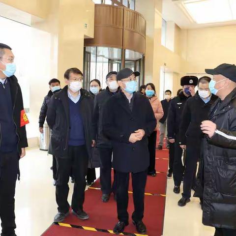 海淀区委常委、区纪委书记、区监委主任鲍雷与海淀区监委特约监察员代表深入东升镇监督检查疫情防控工作